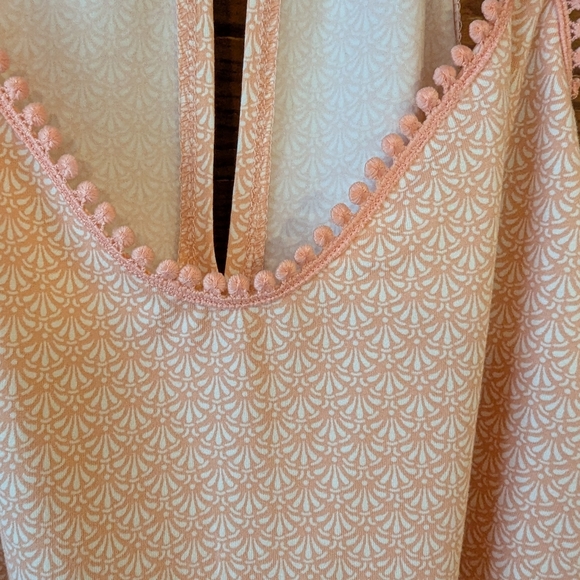 Soft Pink Tank Top with Spaghetti Straps and V-Neck - Picture 3 of 10